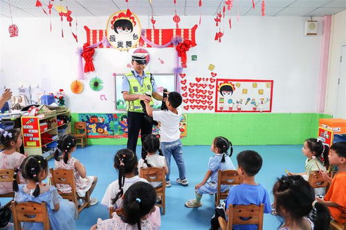 襄陽保康交警走進幼兒園，萌娃樂學交通安全知識