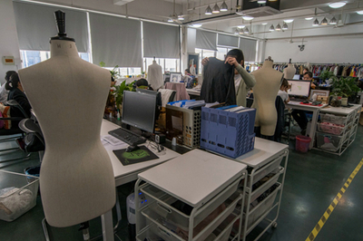 網紅電商如涵轉型 經紀業務能否有效控制成本？